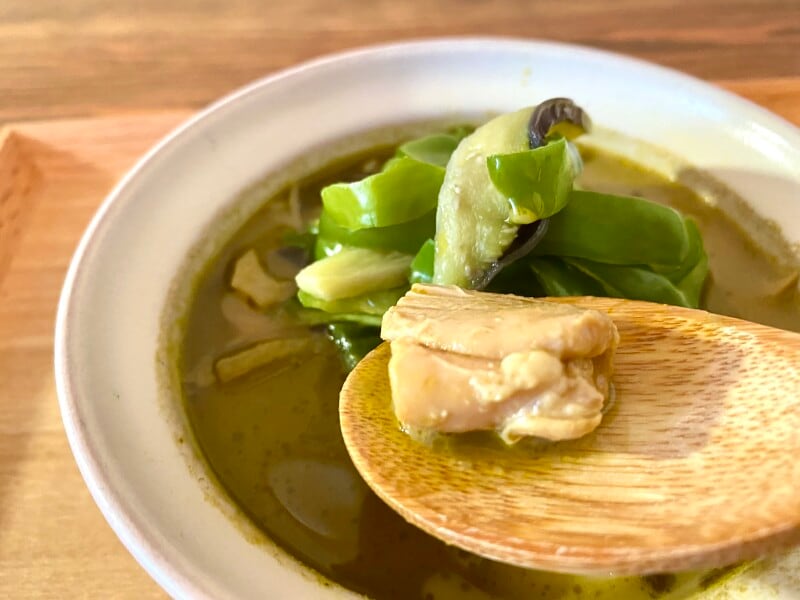 汗もスプーンも止まりません