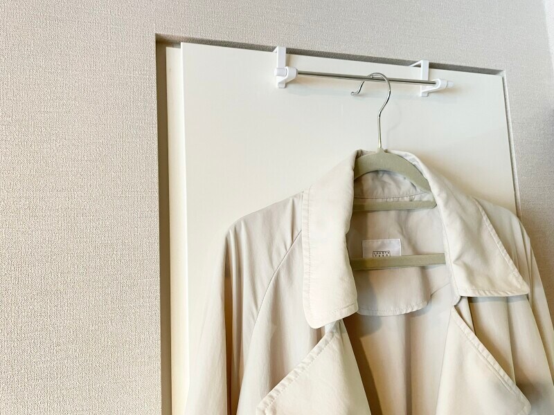 クローゼット扉に差し込んで使用した事例