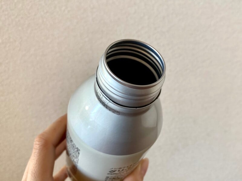 やや大きめの飲み口。ゴクゴクいけます。