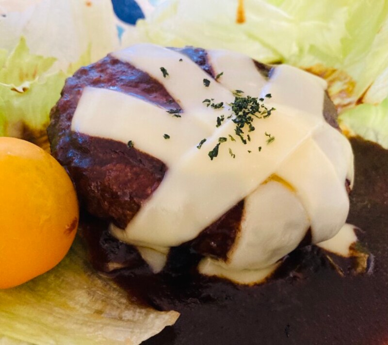 とろけるスライスチーズをトッピング