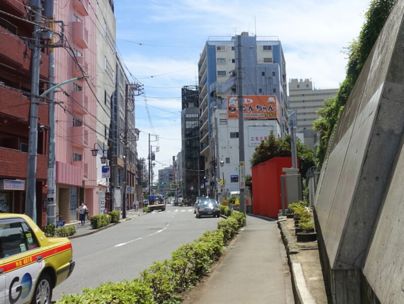 ひょっとしてあれが東三丁目公衆トイレでしょうか。。。