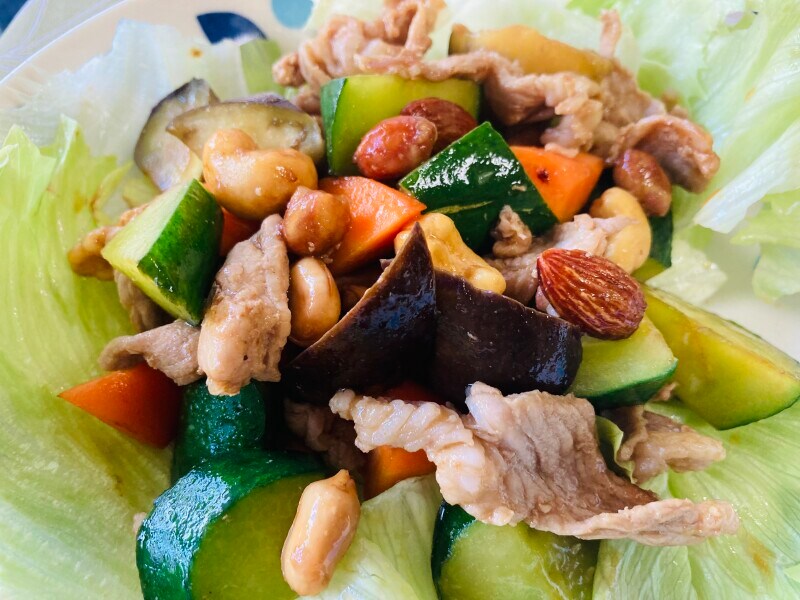 ミックスナッツを加えることで味に深みが出る