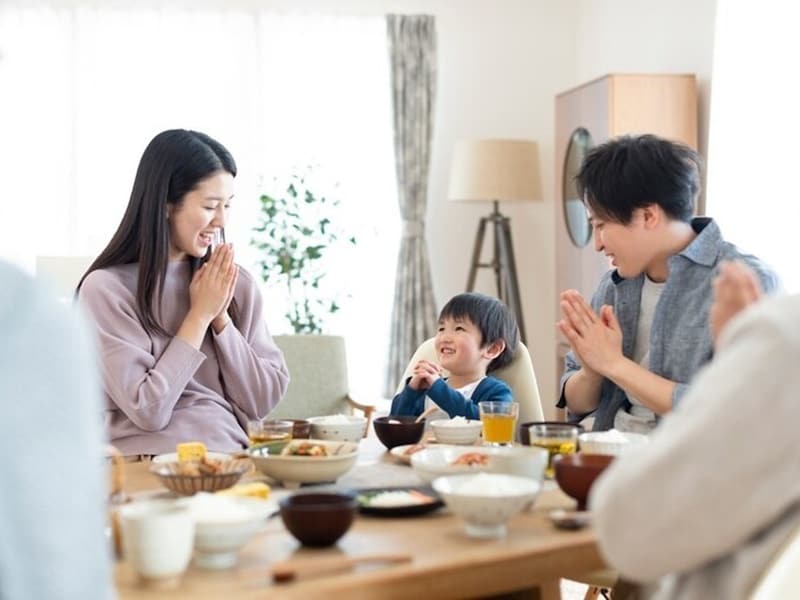 「勤労感謝の日」は、「新嘗祭（にいなめさい）」という祭祀に由来します