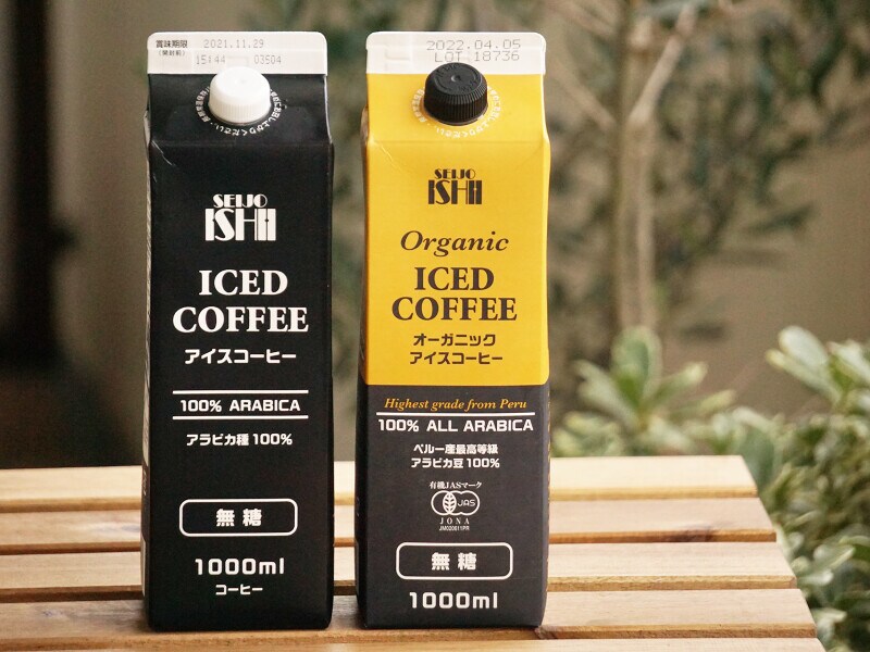 成城石井のオリジナルアイスコーヒーには「成城石井のオリジナルコーヒーシリーズ「成城石井 オリジナルアイスコーヒー 無糖」(写真左)も