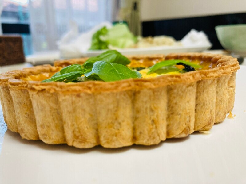 高さは約2cm。生地はサクサク、甘みがあって美味しい！