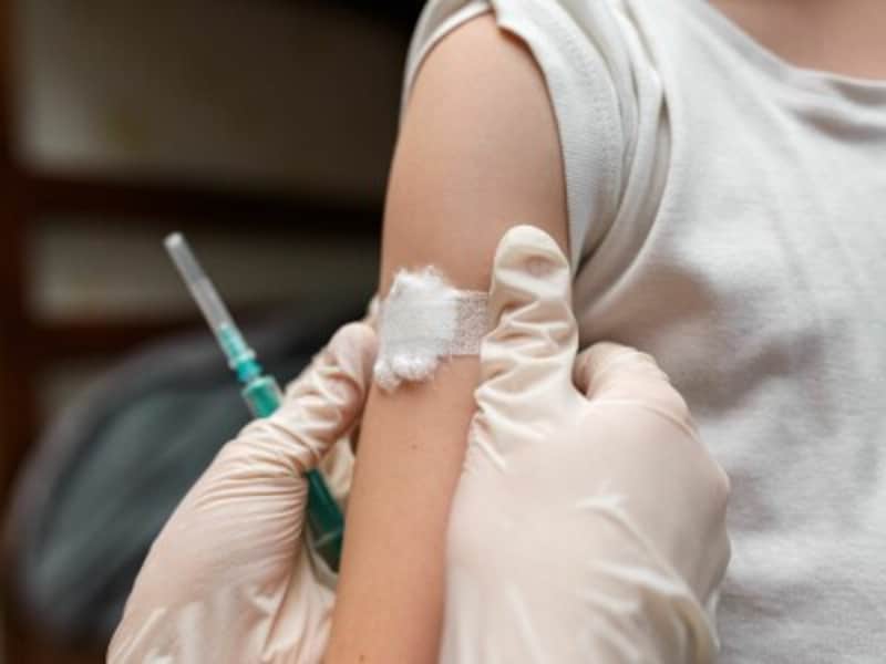 予防接種や注射の後は揉むべき？