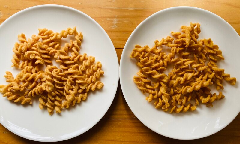 左がチーズ味、右がカレー味