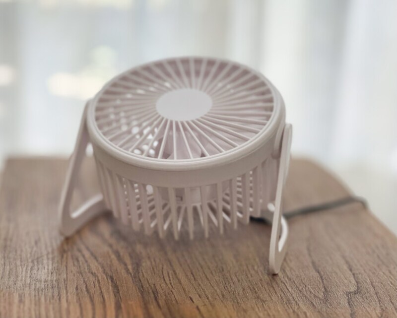 ダイソーのミニ扇風機