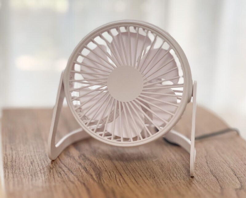 ダイソーのミニ扇風機