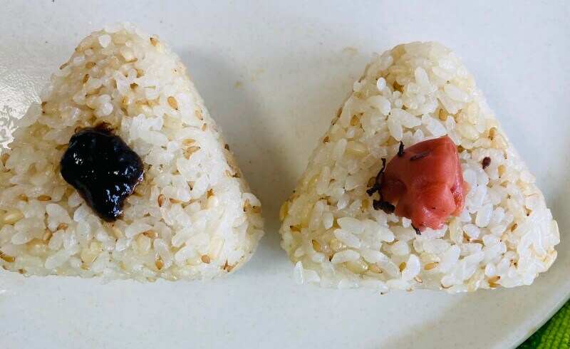 トッピングに梅干しや海苔の佃煮を