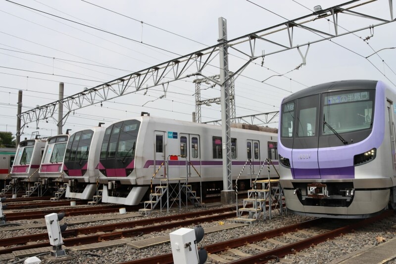 半蔵門線の新旧車両