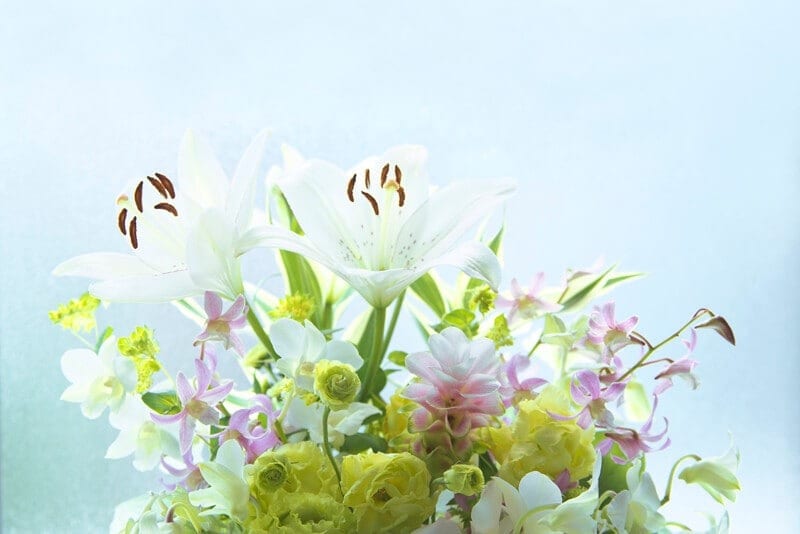 香典の金額は故人との関係性が重要なポイント。基本的に故人との血縁関係が近いほど金額は多くなります。