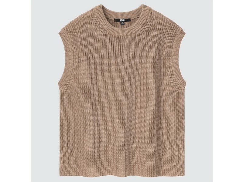 ユニクロ サイドスリットベスト 1990円(税込)