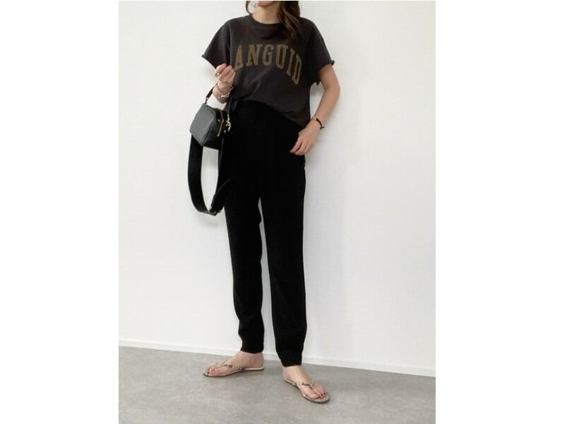 スポーティーな優秀パンツは部屋着からおしゃれ用まで万能! 出典:WEAR