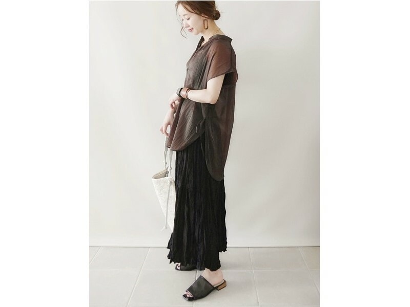 GU  シアーサイドリボンチュニックブラウス　1690円（税込）