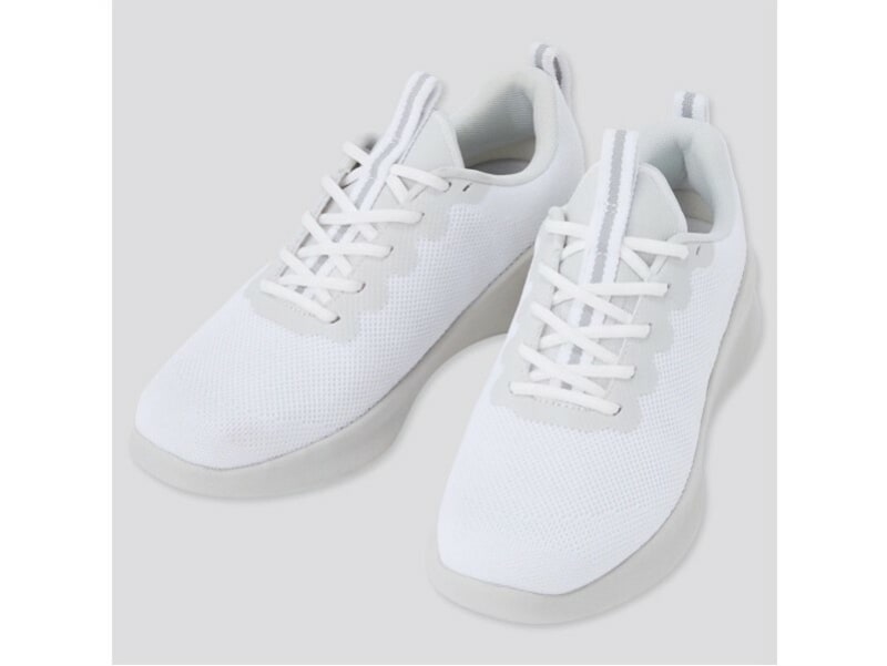 ユニクロ　ニットレースアップスニーカー　3990円（税込）