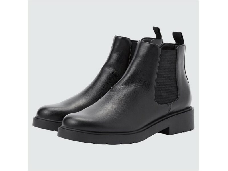 ユニクロ コンフィールタッチサイドゴアショートブーツ 3990円(税込)