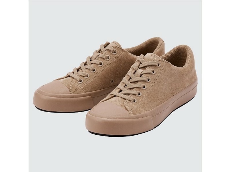 ユニクロ スウェードタッチ レースアップ スニーカー 2990円(税込)