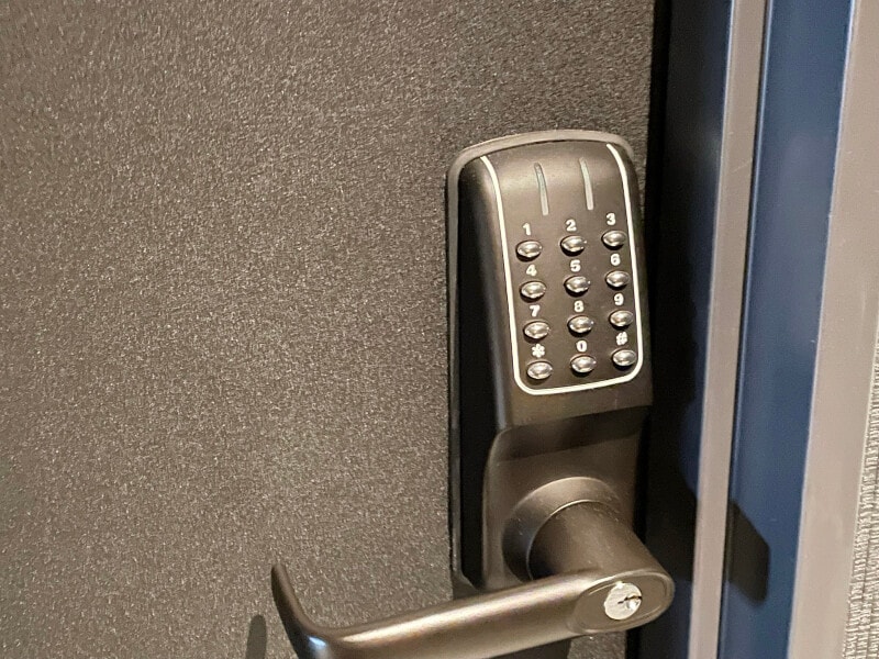カードキー不要の暗証番号式の客室ロック