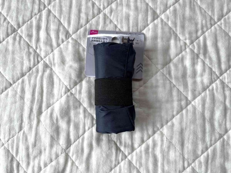 ダイソーの「エコバッグ（ゴム付き、英文字）」