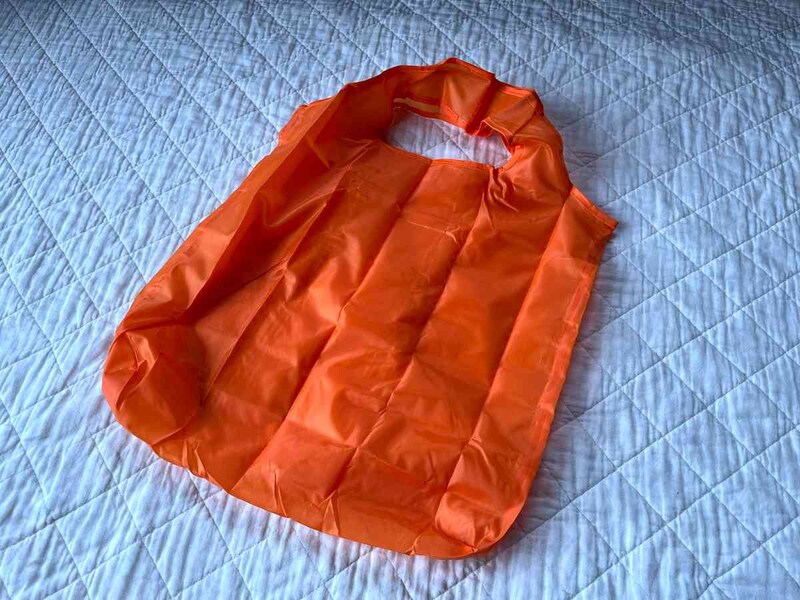 ダイソーの「ショッピングバッグ」は使いやすいサイズ感