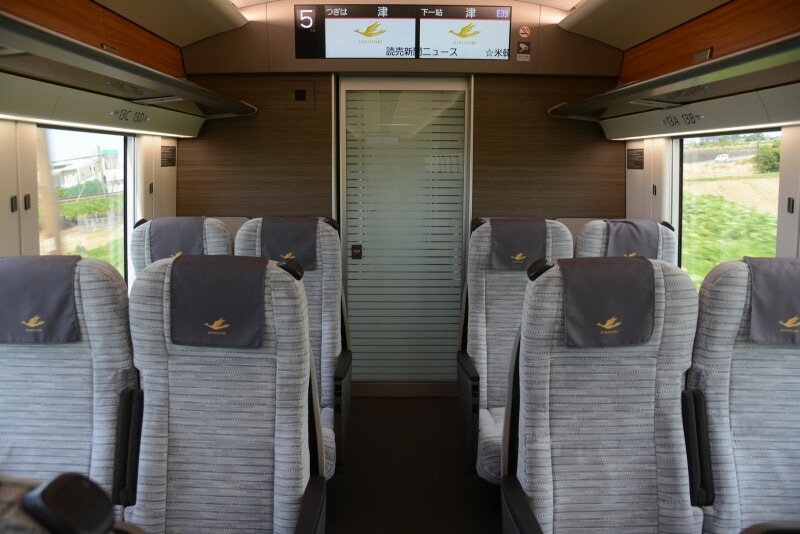 レギュラー車両の車内