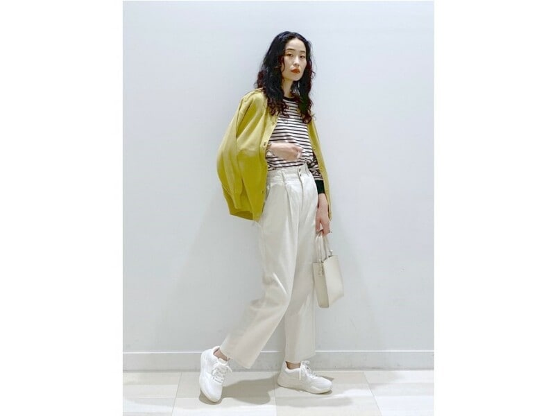 すこしくすんだようなイエローの色合いが新鮮　出典：WEAR
