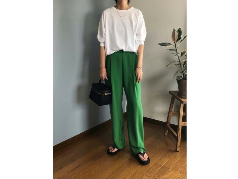 【OKコーデ】ぱきっと鮮やかなきれい色でコーデに鮮度を足して 出典:WEAR