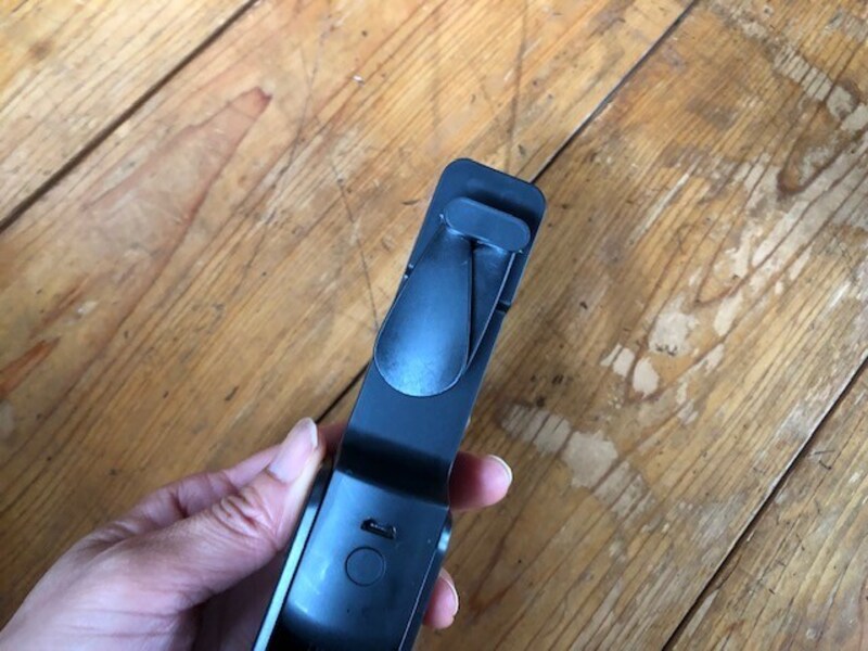 羽をしまって畳む