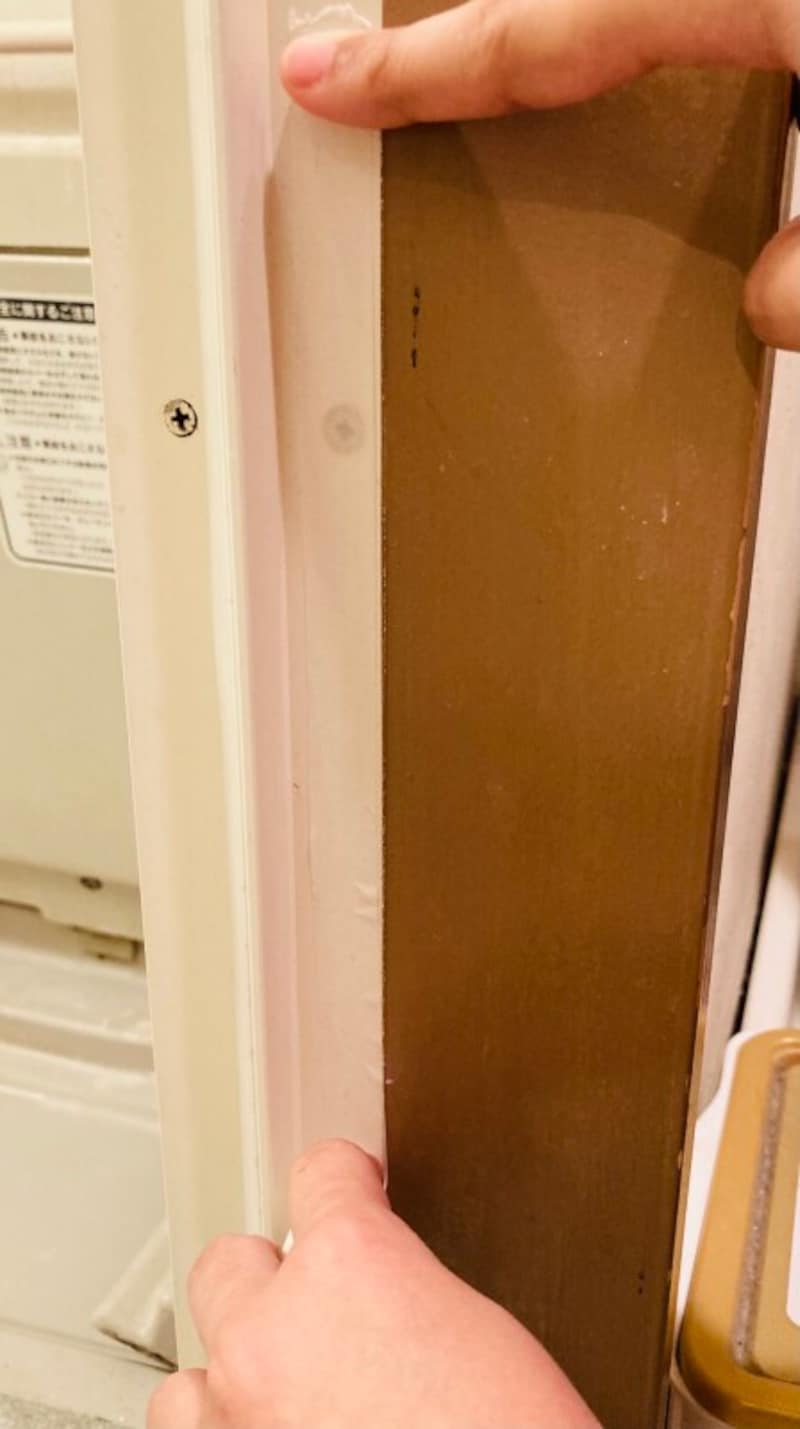 接着面の水分を十分ふきとってから貼るのがポイント