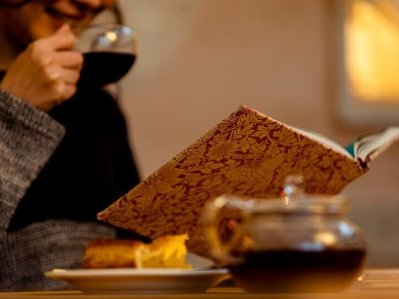 秋の夜長、あの人はどんなふうに過ごすのかしら……相手の顔を思い浮かべてみると、文章が浮かびます