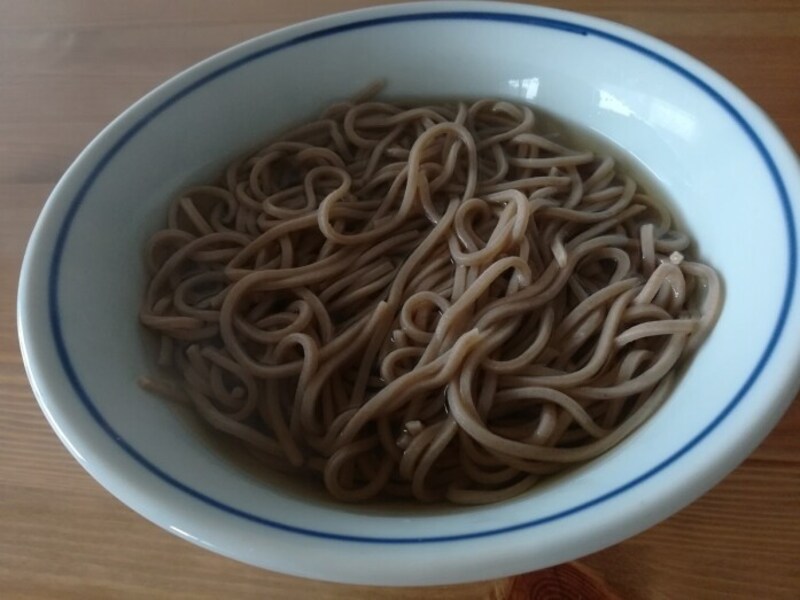 業務スーパーの「そば」はかけそばとざるそば、どちらも楽しめる!