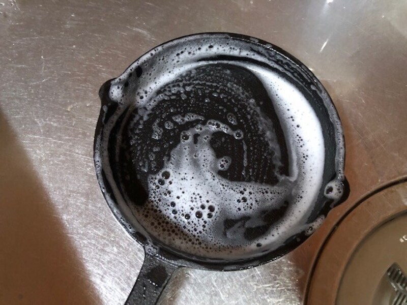 中性洗剤で洗う