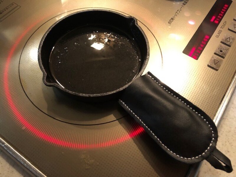 「スキレット　レザーハンドルカバー（本革使用）」