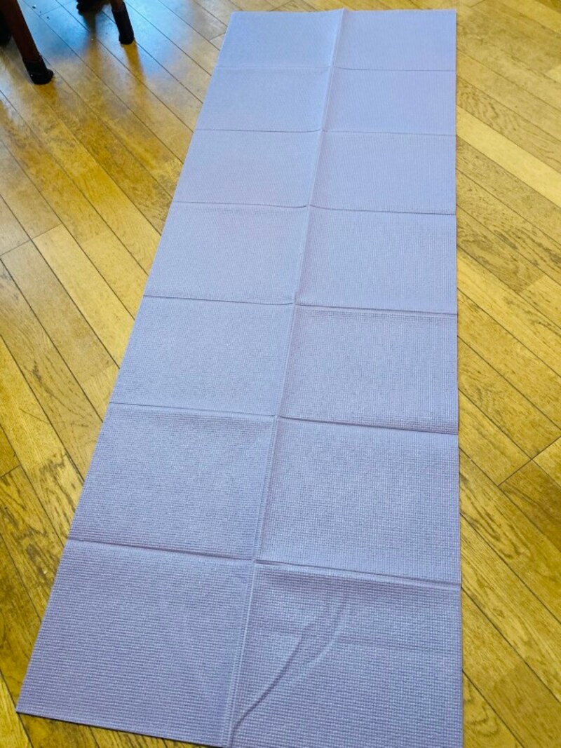 くすんだ紫で落ち着いた色合い