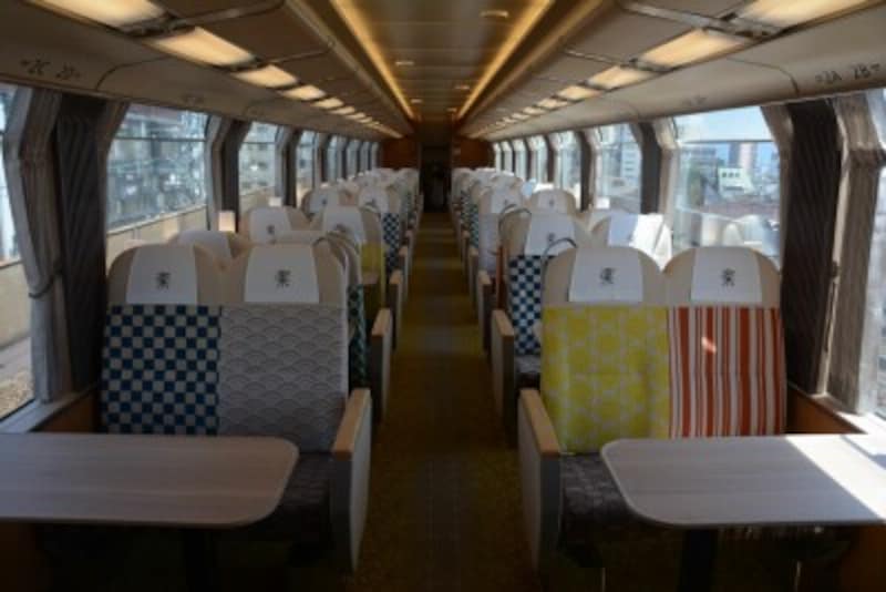 リニューアル後も大活躍 近鉄の団体専用列車 楽 の魅力とは 鉄道 All About リニューアル後も大活躍 近鉄の団体専用列車 楽 の魅力とは 鉄道 All About