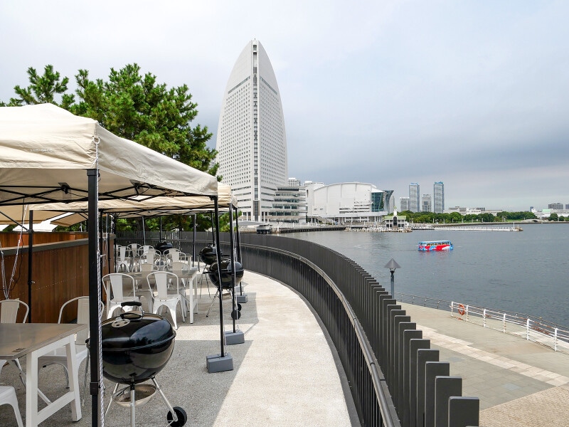 2階のデッキにもBBQサイトがあり、横浜港の眺望を見ながらBBQを楽しめます
