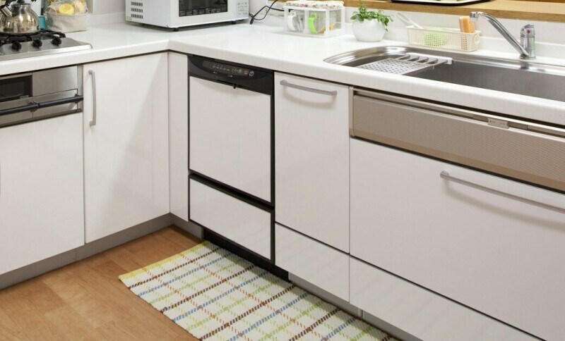 キッチンマットは炒めものの油が飛んだりしたときに床を守る