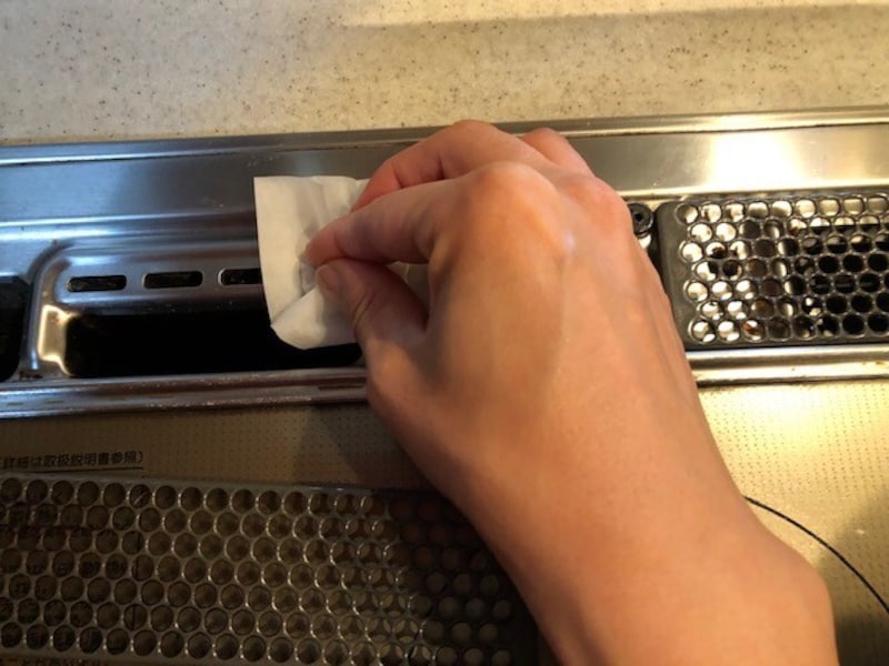 「速乾性　ウェットタイプ　メガネクリーナー」で拭く