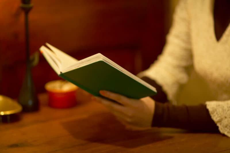 「読書週間」は秋の夜長のこの時期です