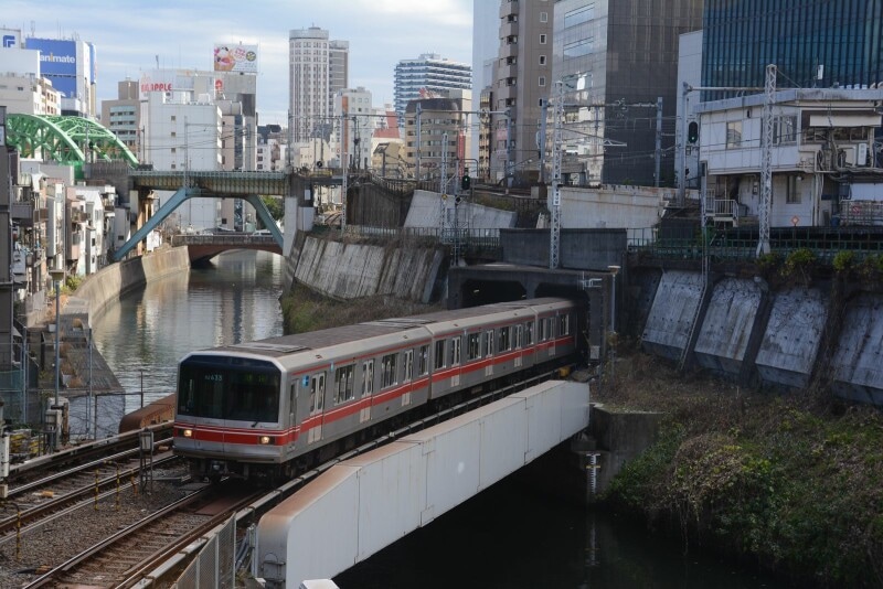 神田川を渡る02系