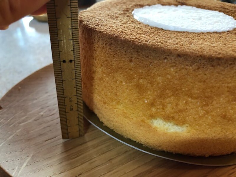 シャトレーゼ「ふわふわシフォン」の高さ