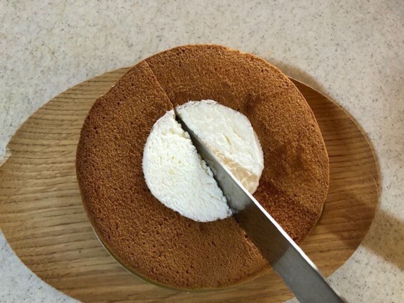 ナイフを入れて引く