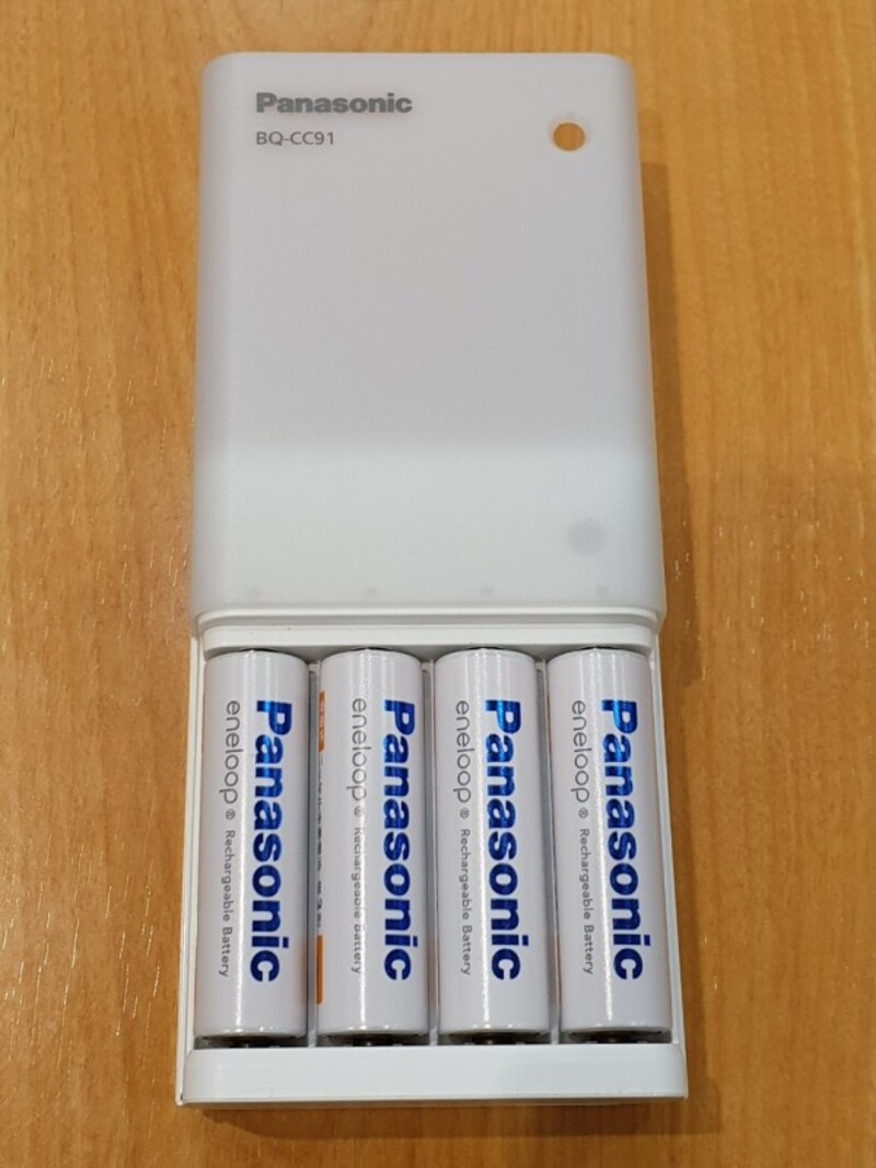 単3形電池を入れたBQ-CC91