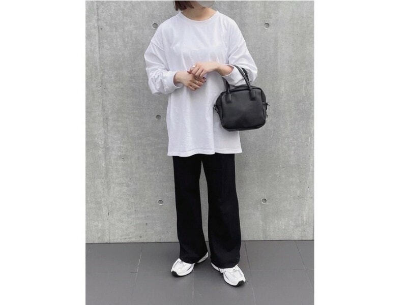 ユニクロ＆マメ クロゴウチコラボの楽チンパンツがきれいめ見えで使える　出典：WEAR