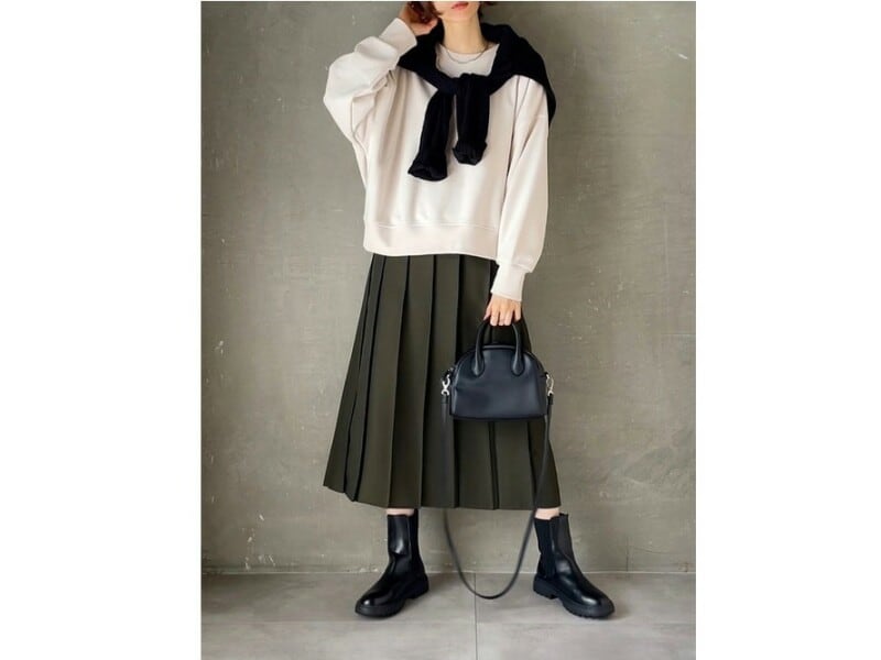 スウェットはあえてXLの大きめサイズを選んでゆったりシルエットに　出典：WEAR