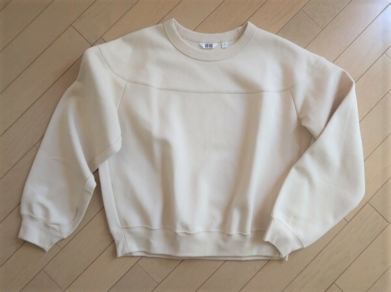 ユニクロ　スウェットクルーネックシャツ　2990円（税込）