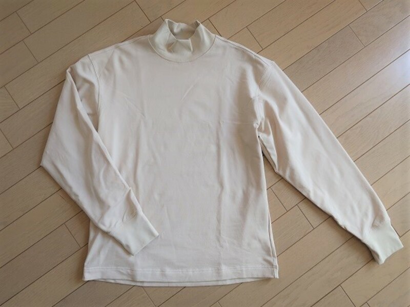 ユニクロ　ヒートテックコットンモックネックT　1990円（税込）