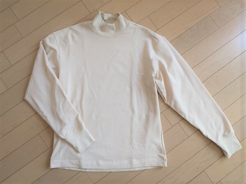 ユニクロ　ヒートテックコットンモックネックT　1990円（税込）