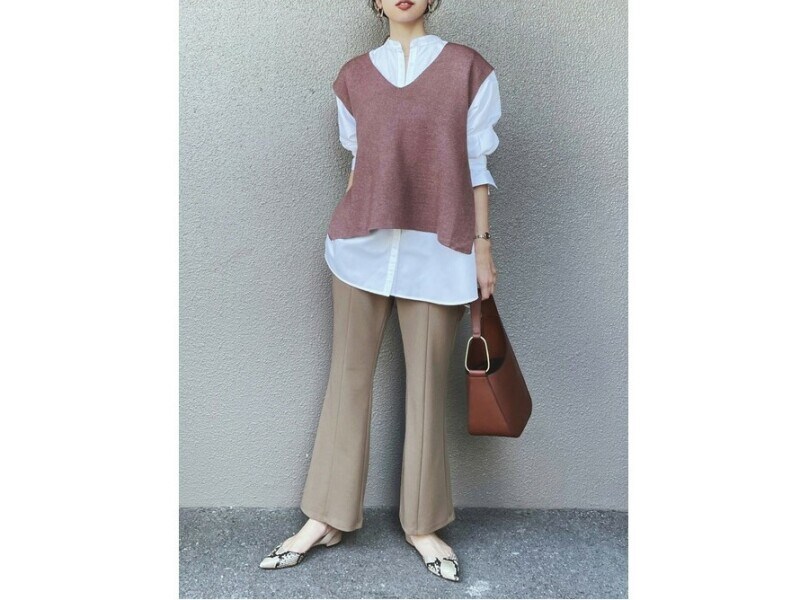 とにかく着まわせる「バンドカラースリットロングシャツ」が買い! 出典:WEAR